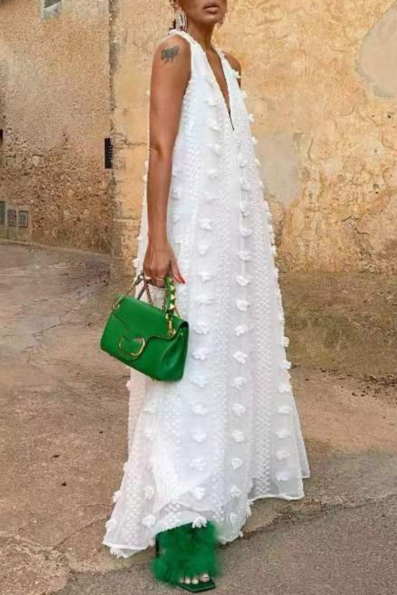 Effortlessly Elegant Dress with a Timeless Design