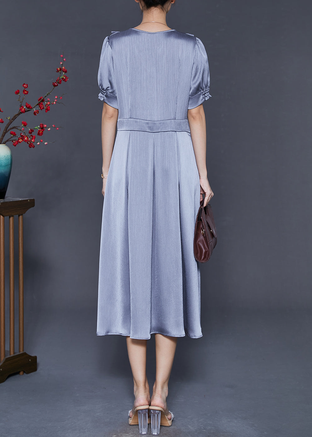 Well Tailored Dress with a Graceful Silhouette