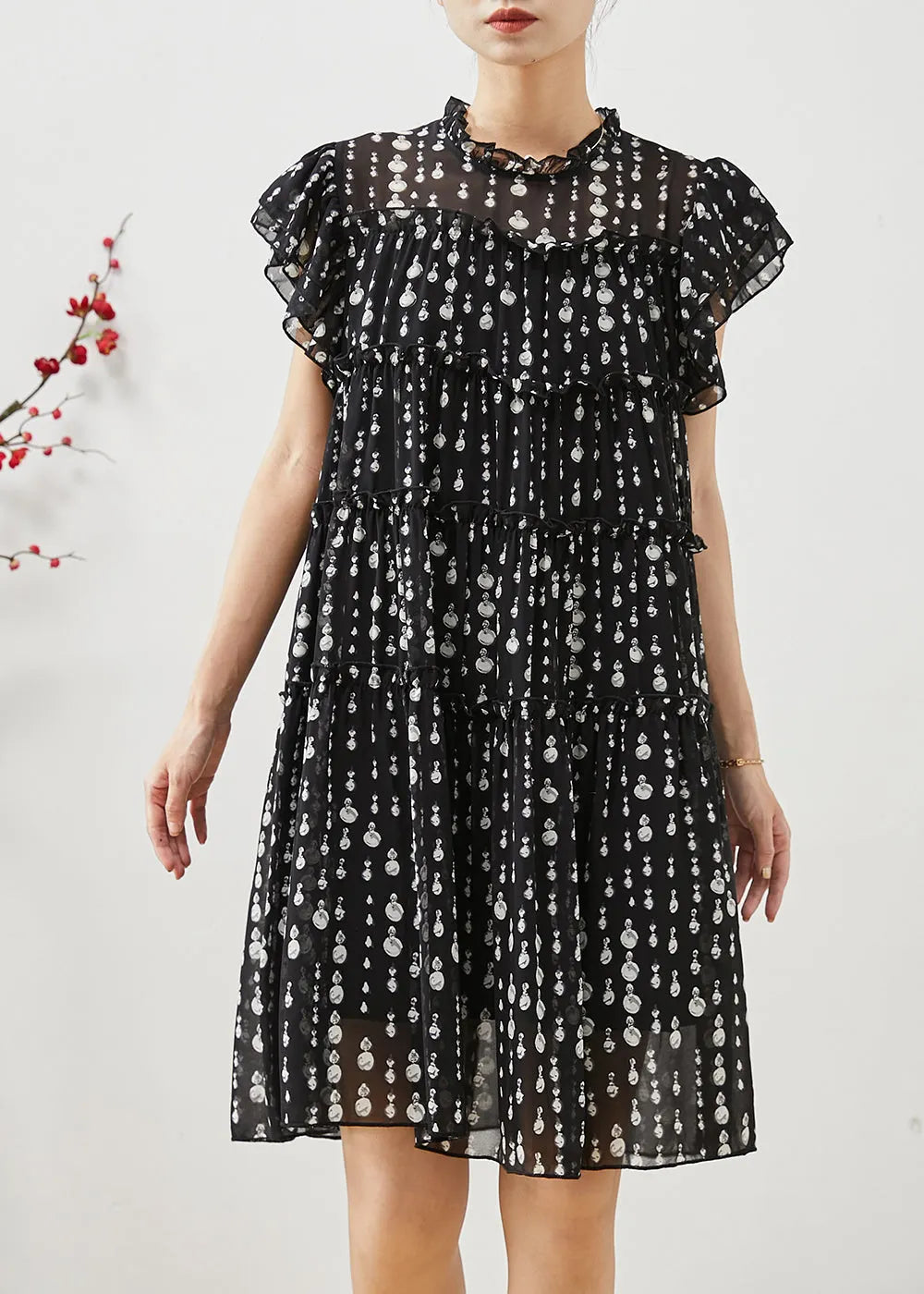 Effortlessly Elegant Dress with a Timeless Design