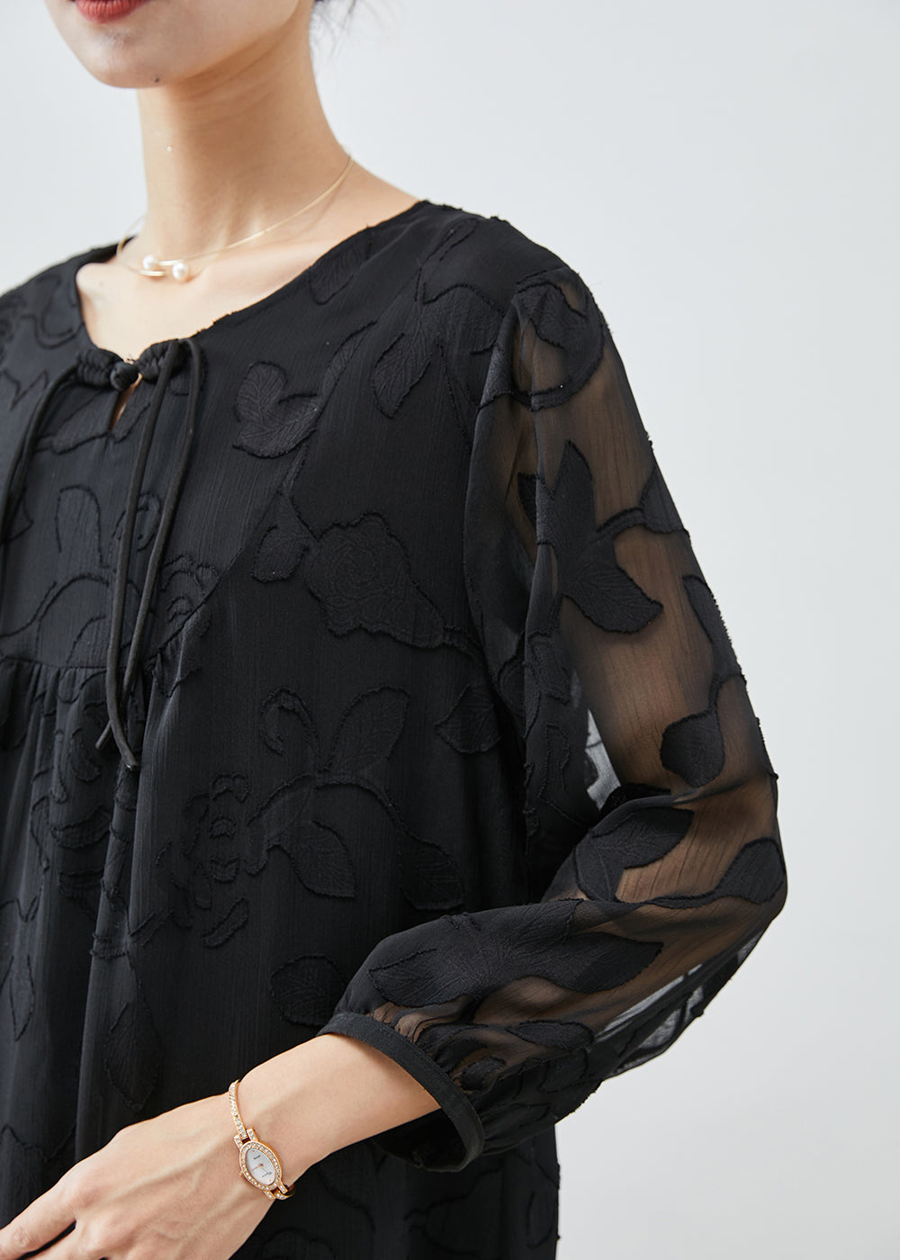 Effortlessly Elegant Dress with a Timeless Design