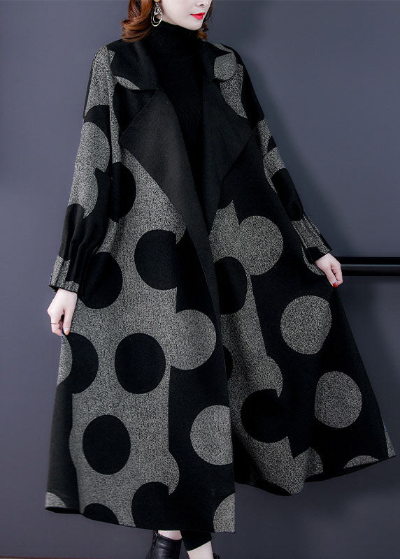 Well Tailored Coat with a Graceful Silhouette