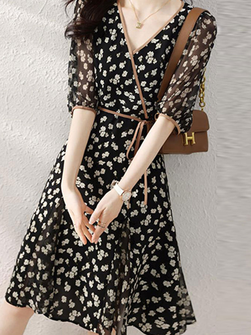 Classic Vintage Dress with a Flattering Fit