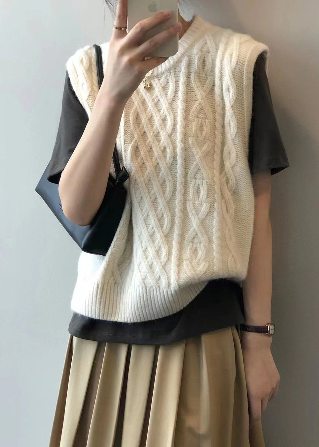 Effortlessly Elegant Coat with a Timeless Design