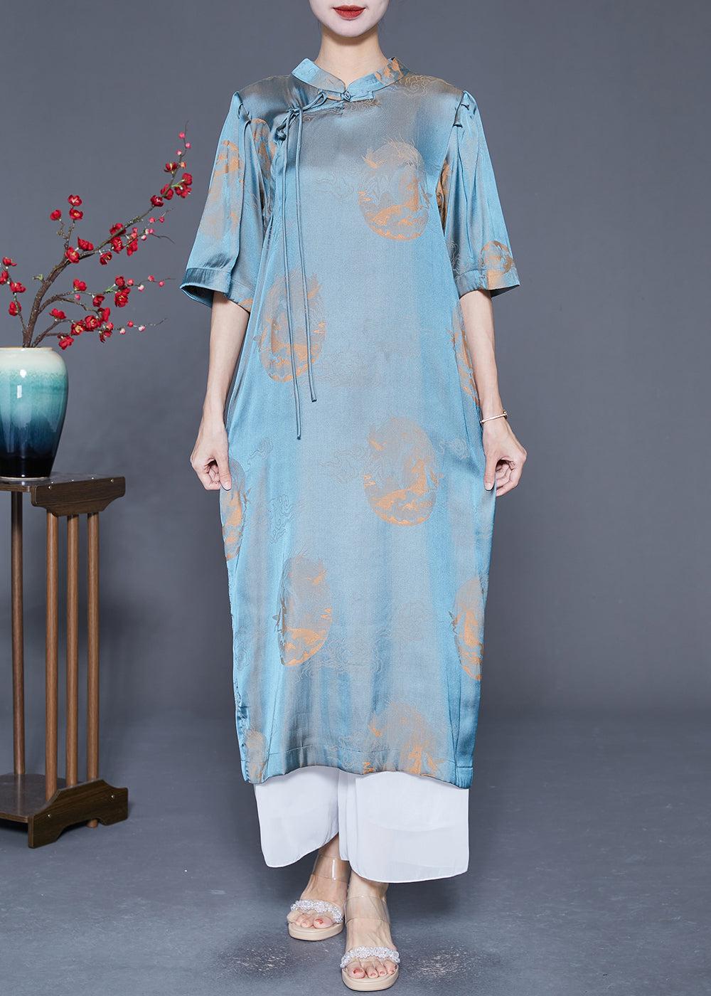 Well Tailored Dress with a Graceful Silhouette
