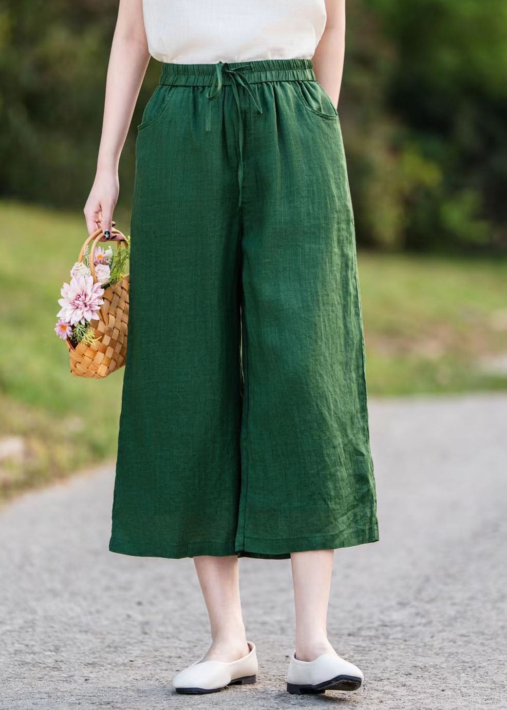 Well Tailored Pants with a Graceful Silhouette
