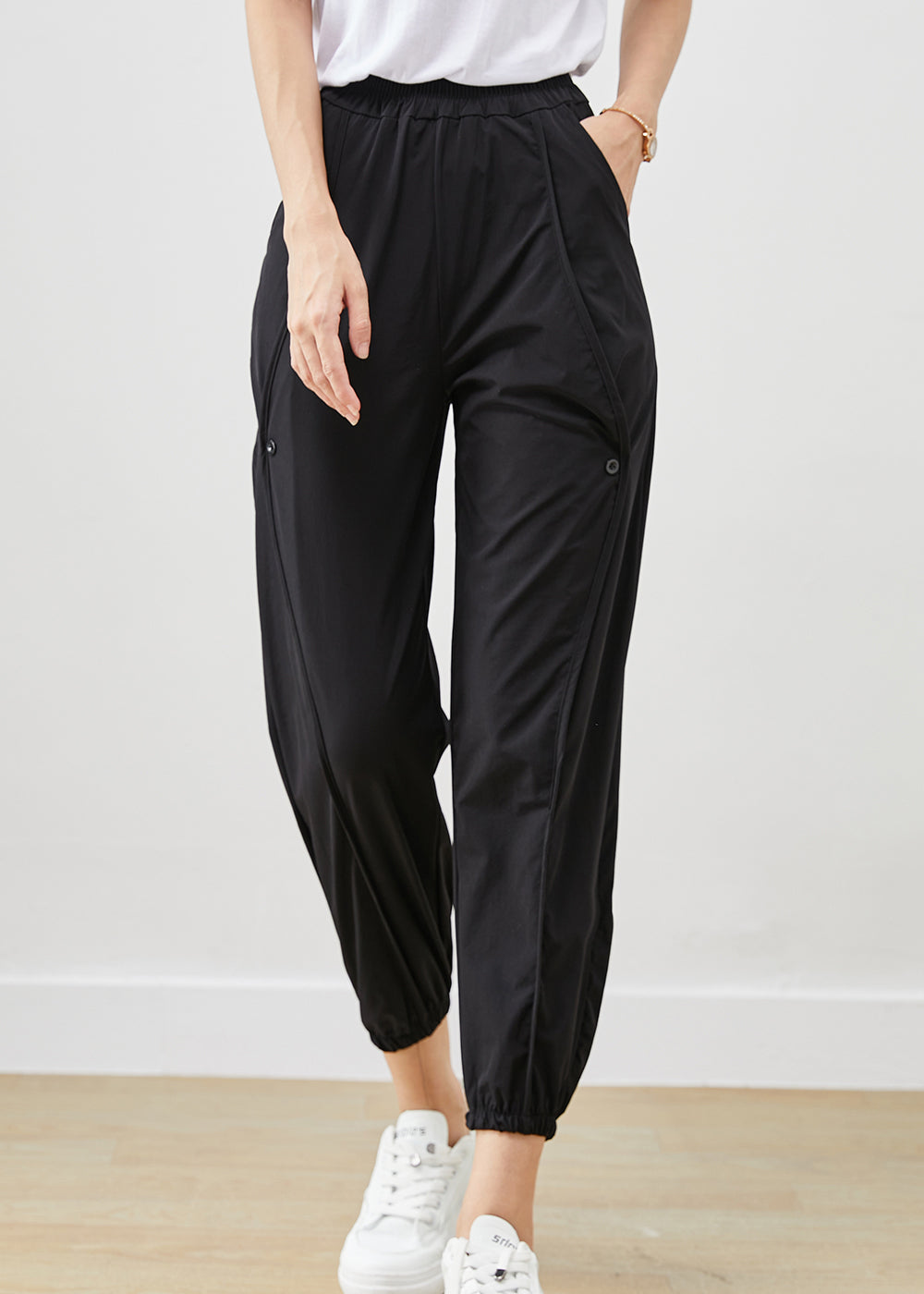 Well Tailored Pants with a Graceful Silhouette