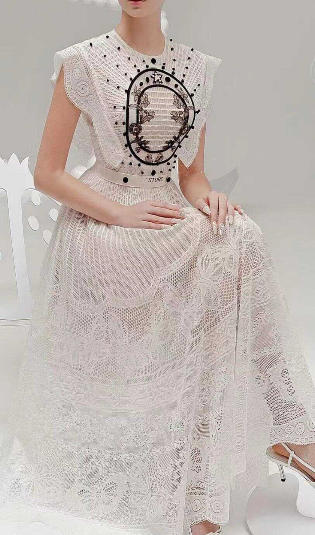 Well Tailored Dress with a Graceful Silhouette