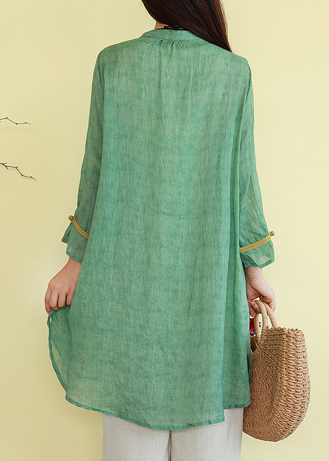 Classic Vintage Blouse with a Flattering Fit