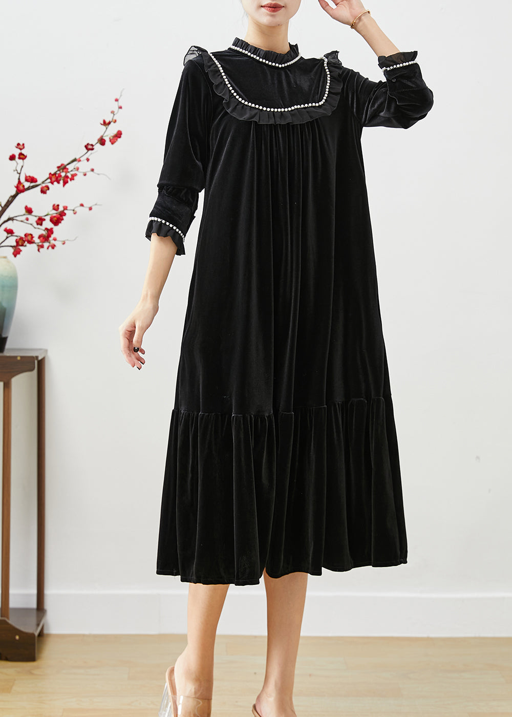 Beautifully Finished Dress in a Timeless Design
