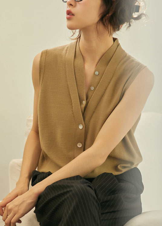 Well Tailored Top with a Graceful Silhouette