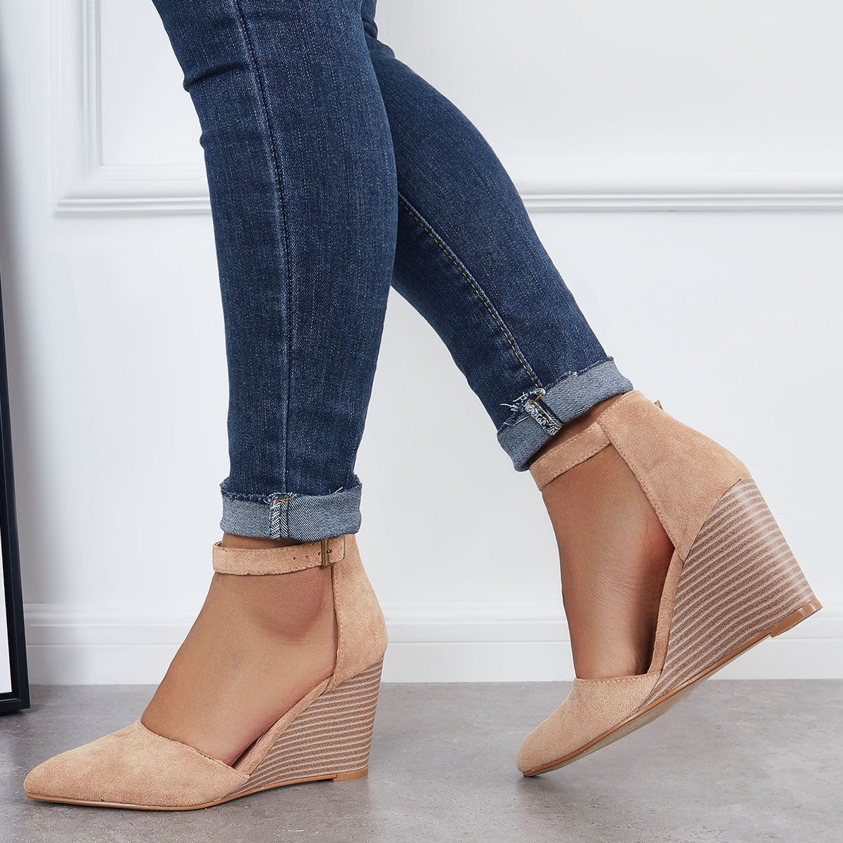 Graceful Orthopedic Pumps for Modern Look