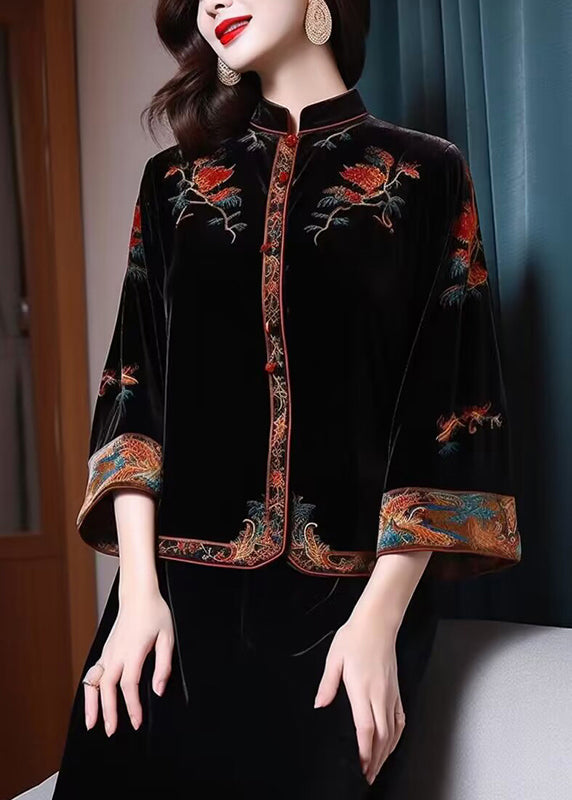 Well Tailored Top with a Graceful Silhouette