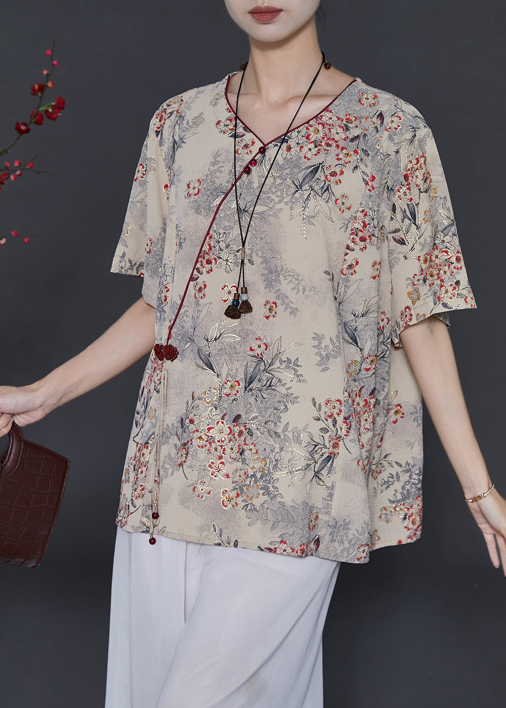 Effortlessly Elegant Blouse with a Timeless Design