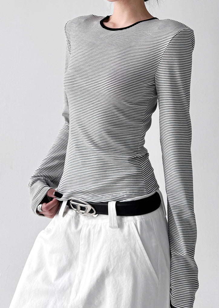 Effortlessly Elegant Top with a Timeless Design