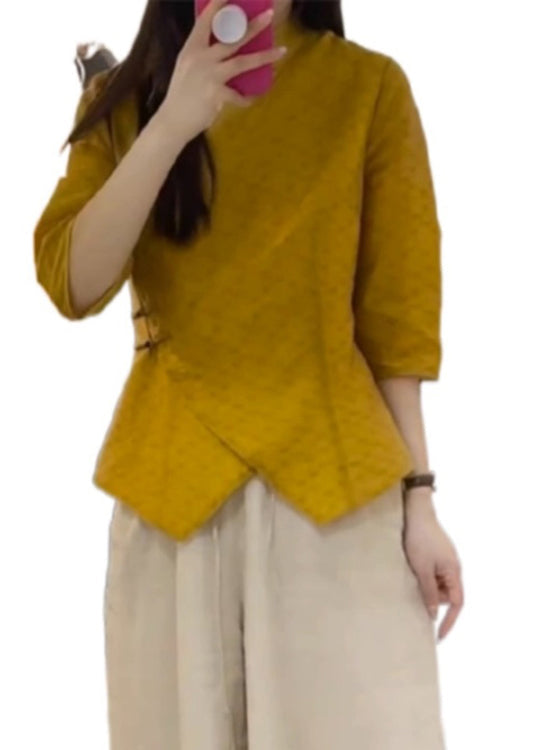 Well Tailored Top with a Graceful Silhouette