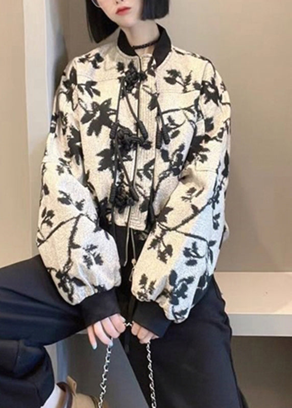 Well Tailored Coat with a Graceful Silhouette