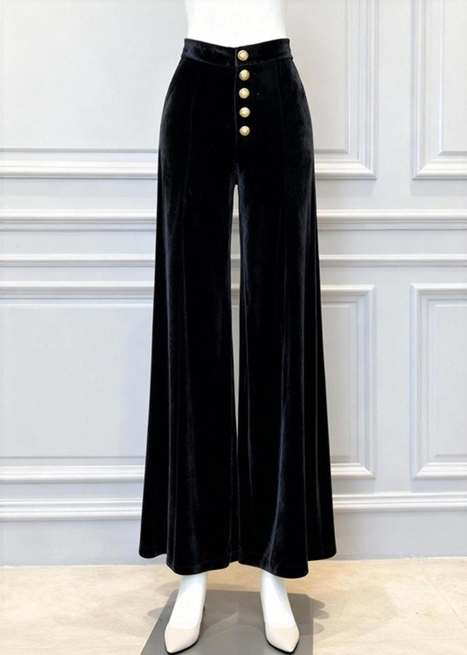Classic Vintage Pants with a Flattering Fit