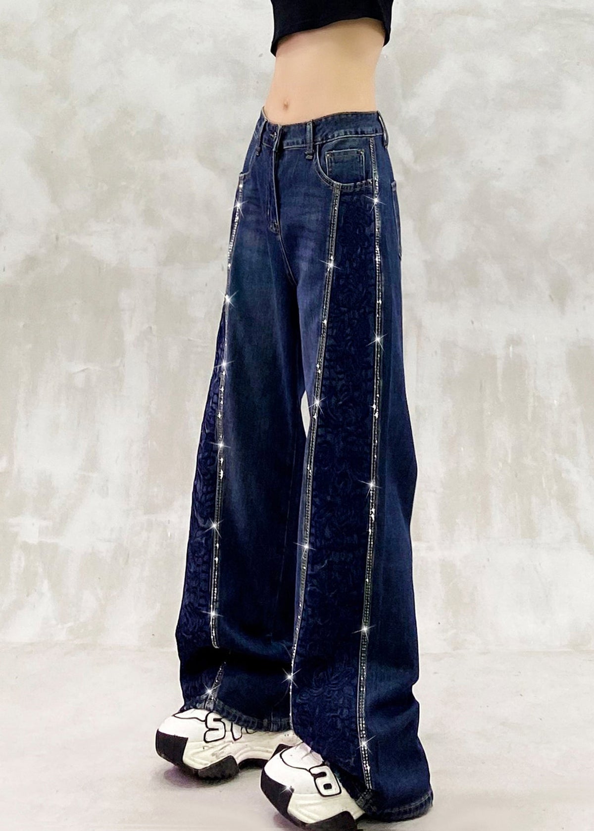 Effortlessly Elegant Pants with a Timeless Design