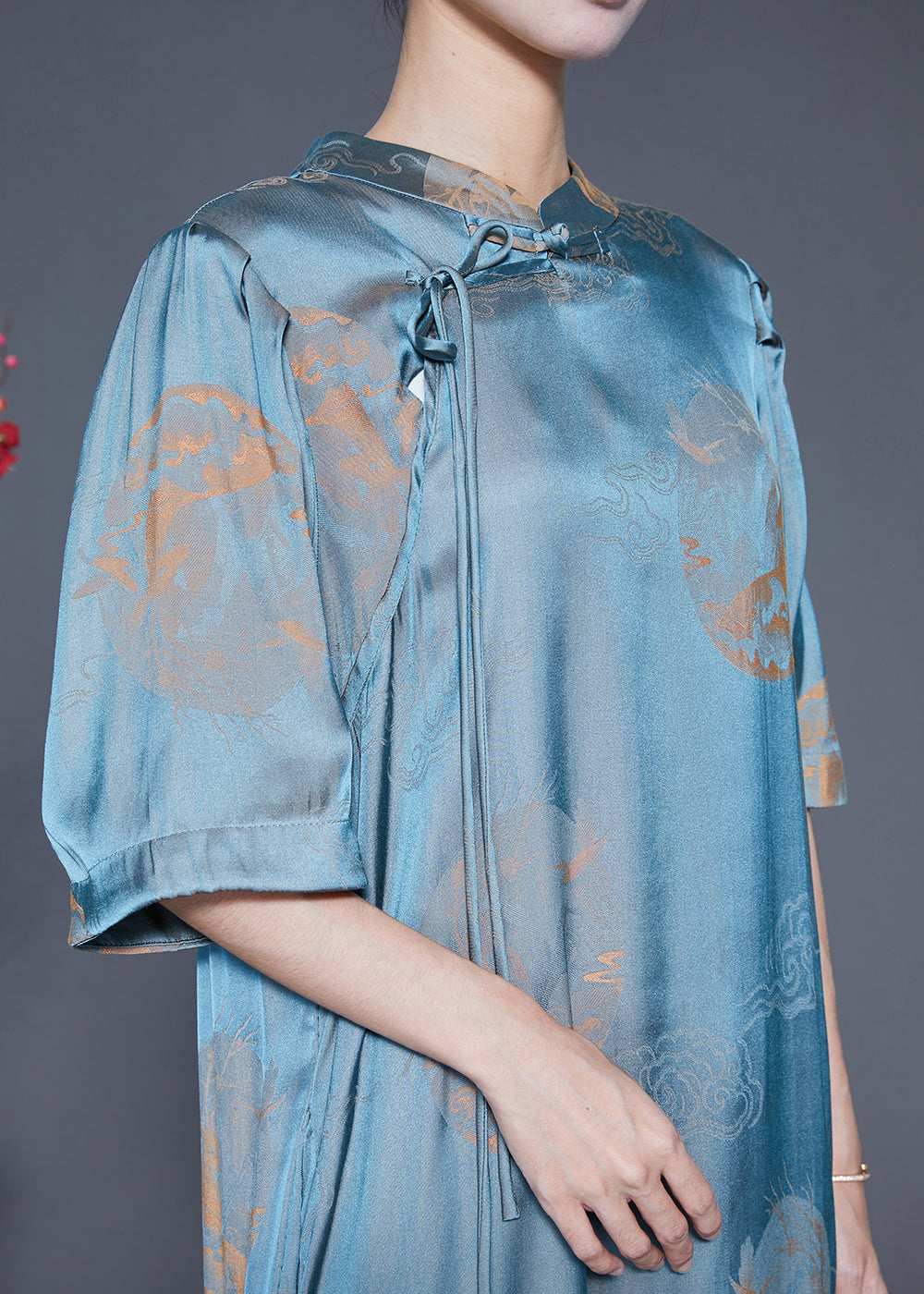 Well Tailored Dress with a Graceful Silhouette