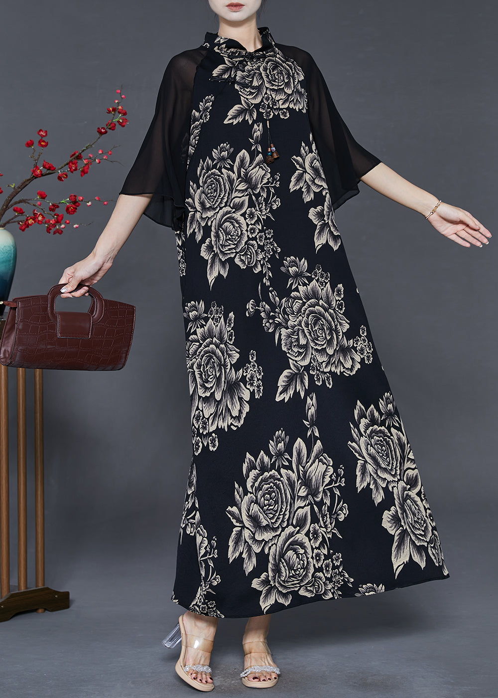 Beautifully Finished Dress in a Timeless Design