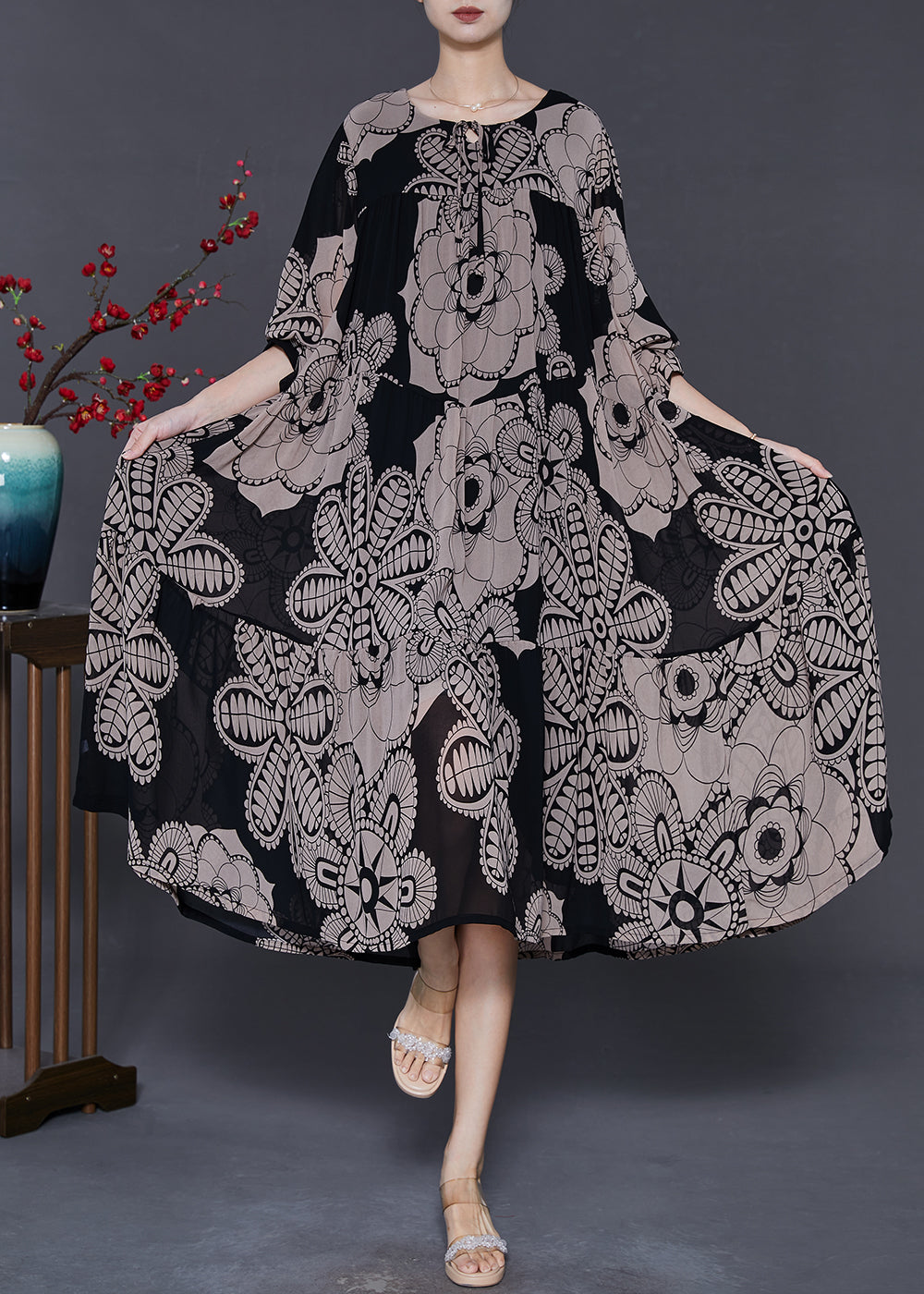 Beautifully Finished Dress in a Timeless Design