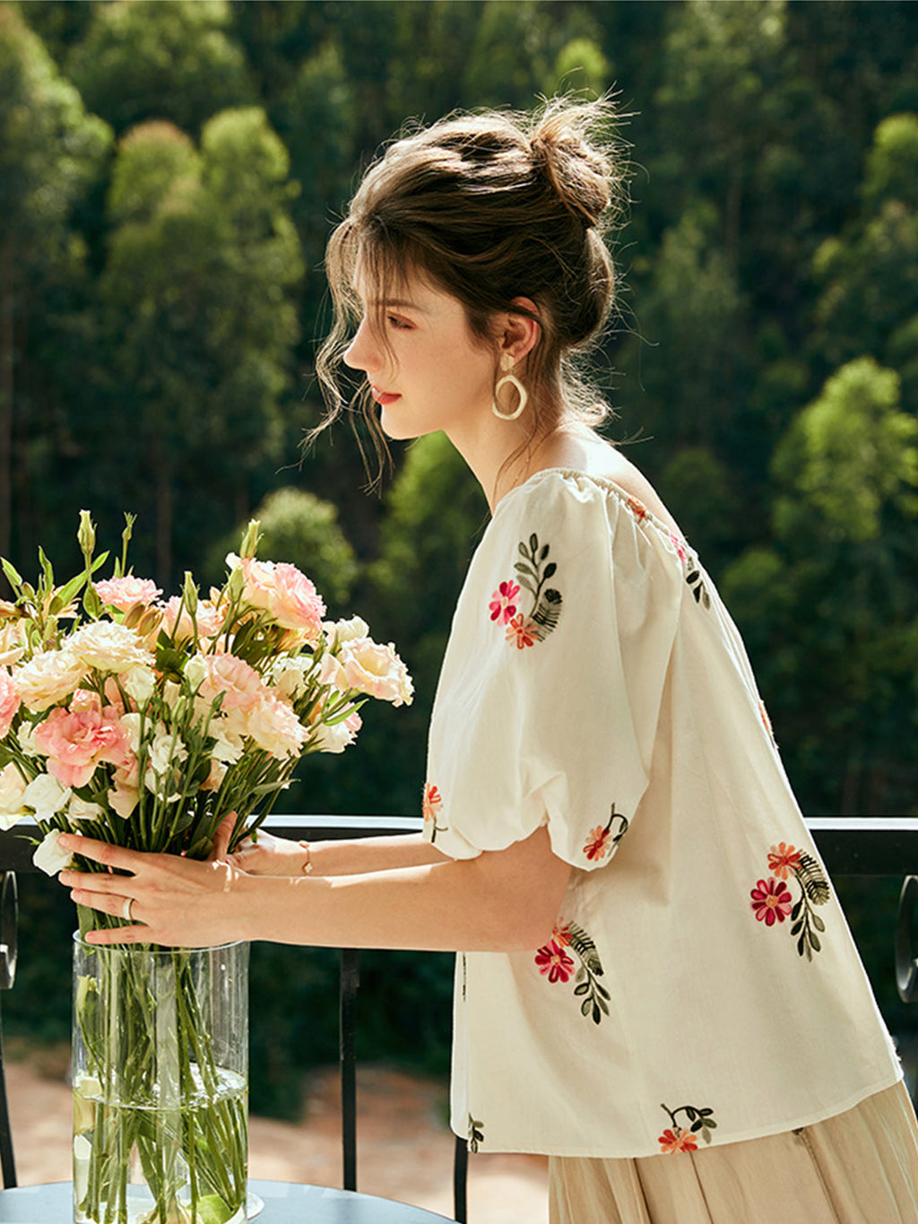 Well Tailored Top with a Graceful Silhouette