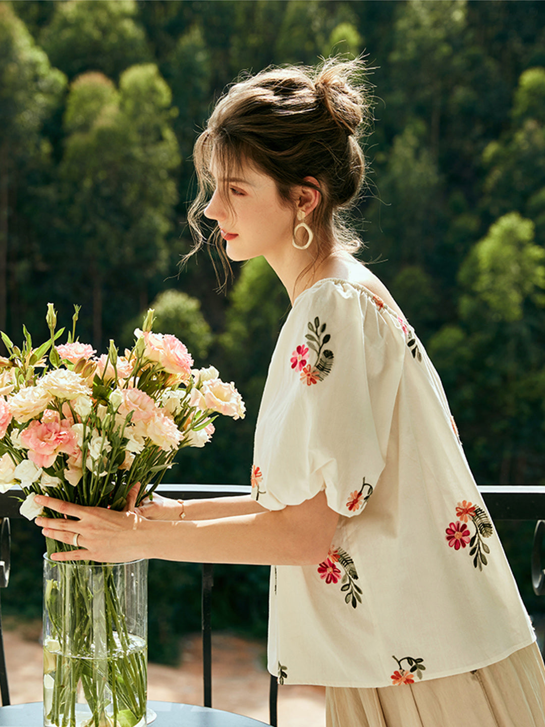 Well Tailored Top with a Graceful Silhouette