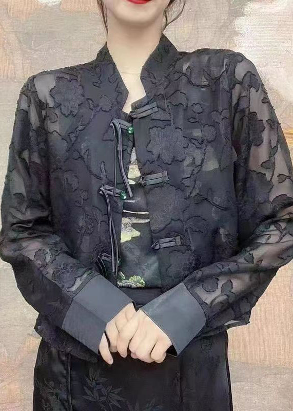 Classic Vintage Blouse with a Flattering Fit