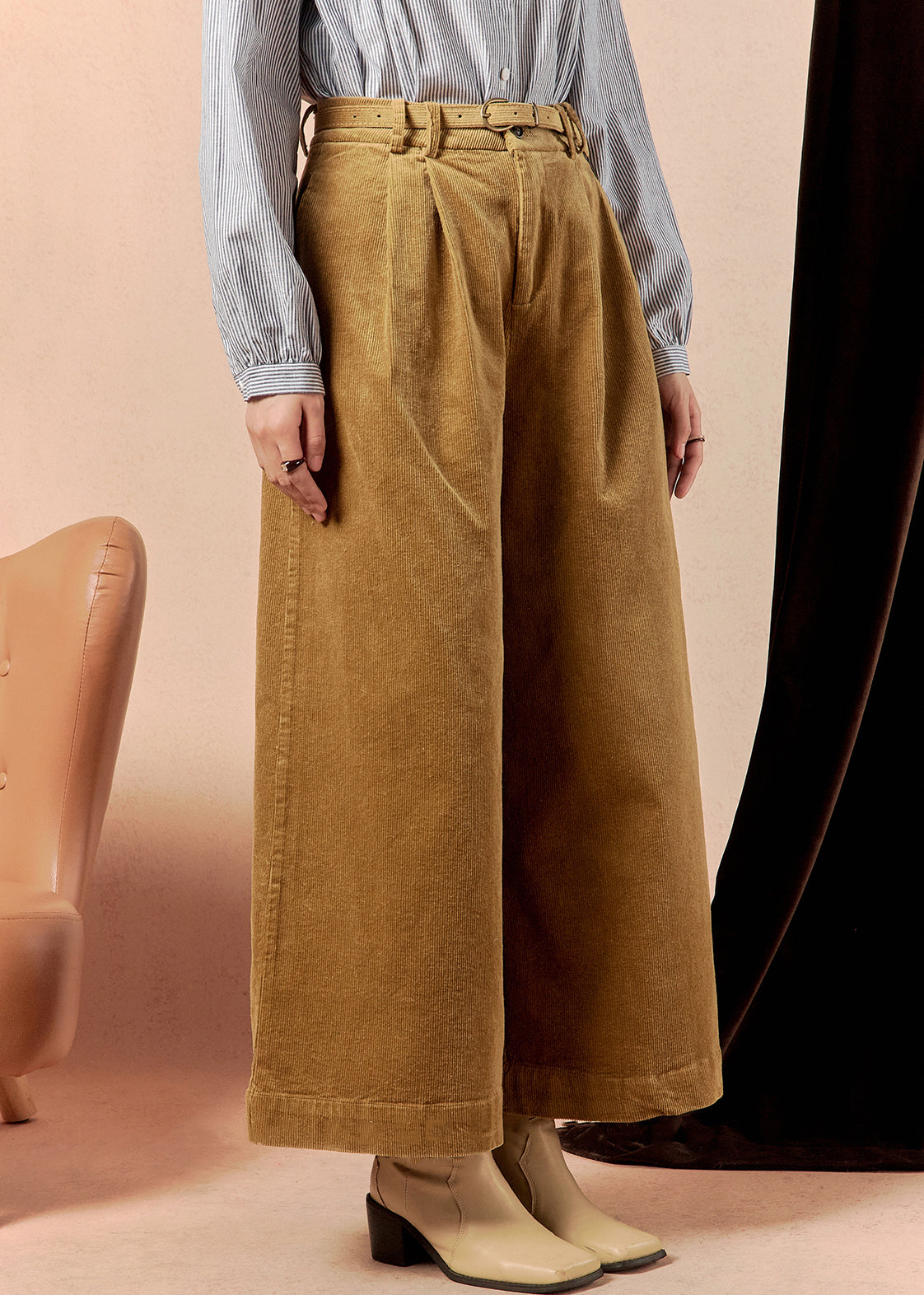 Sophisticated Pants with a Clean Classic Look