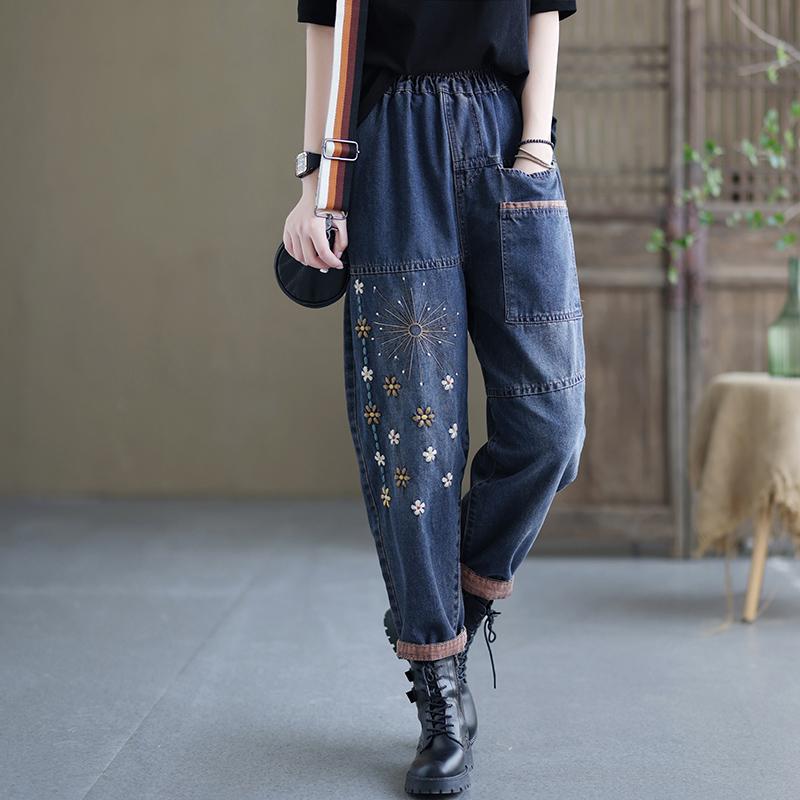 Effortlessly Elegant Pants with a Timeless Design