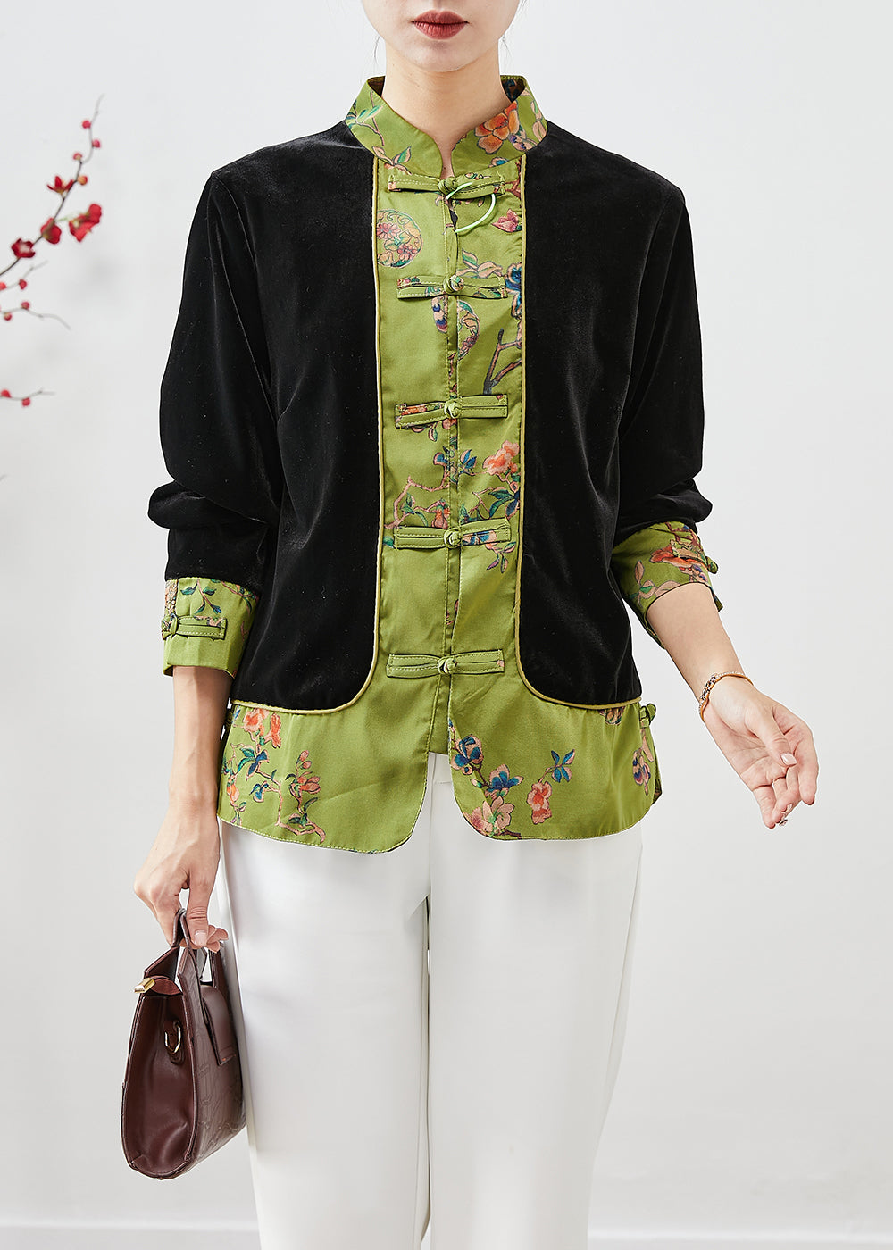 Well Tailored Coat with a Graceful Silhouette