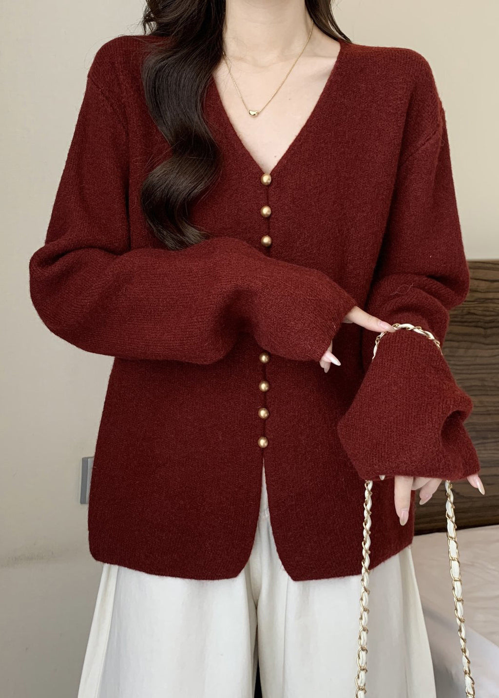 Effortlessly Elegant Sweater with a Timeless Design