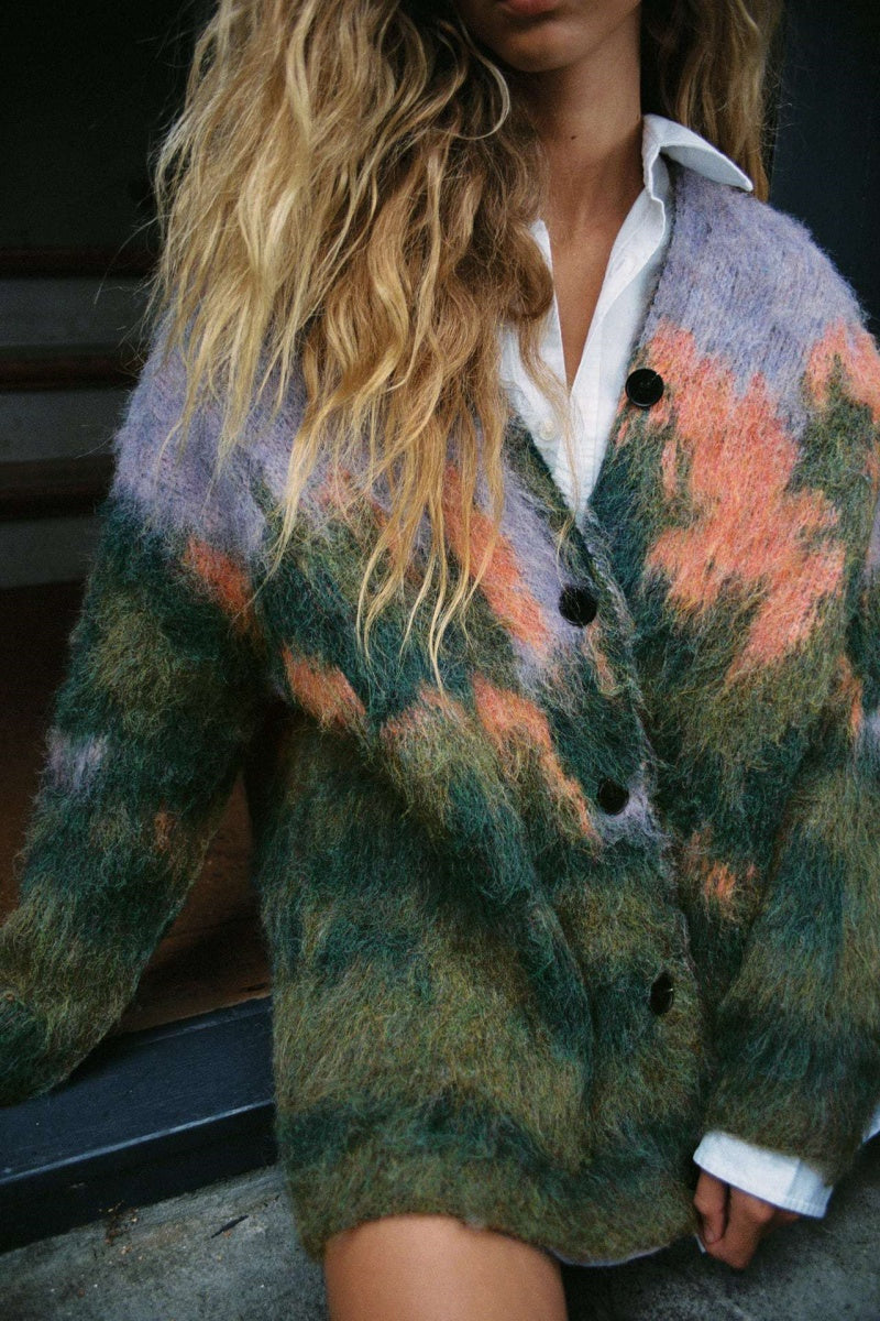 Well Tailored Cardigan with a Graceful Silhouette