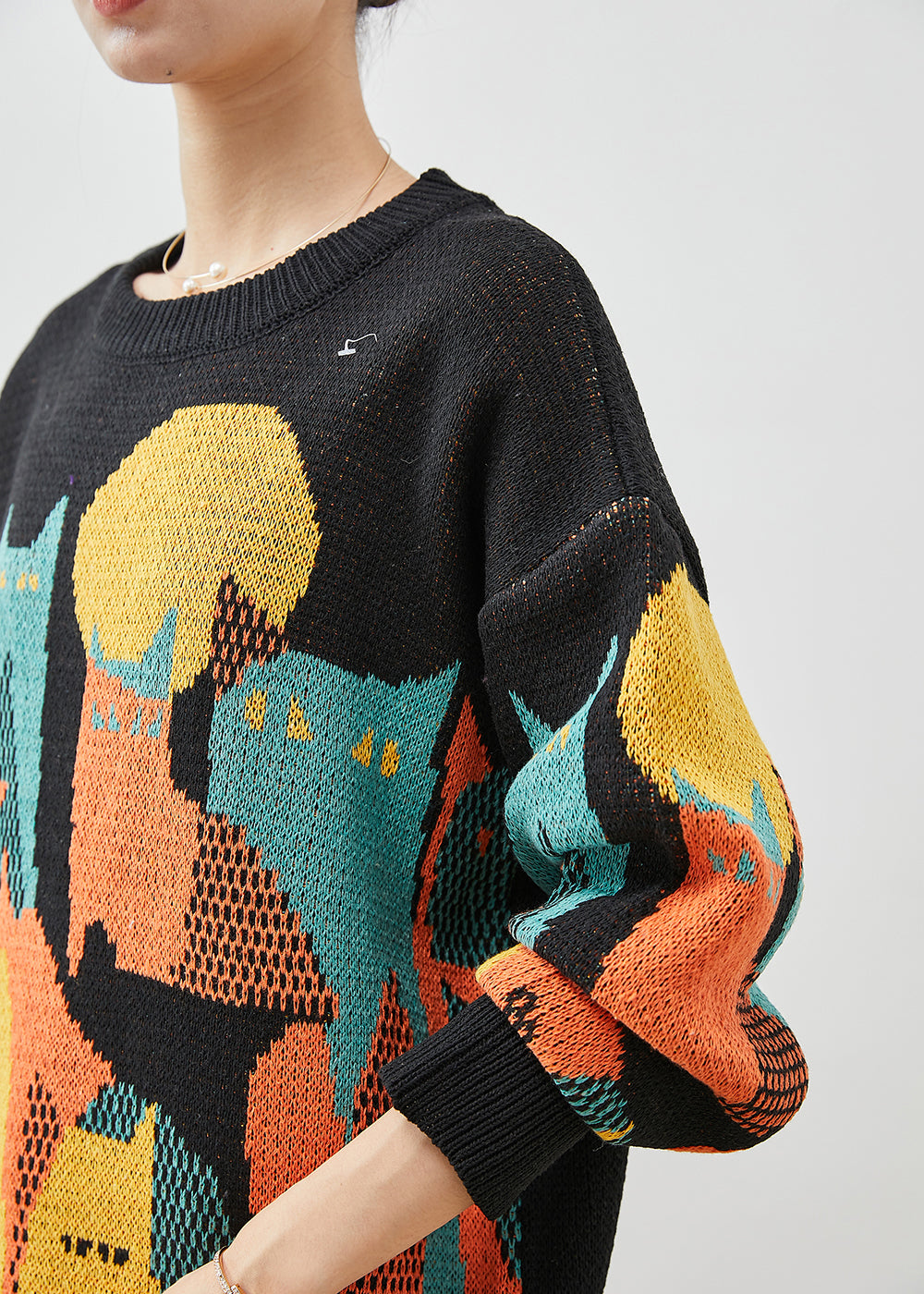 Effortlessly Elegant Sweater with a Timeless Design