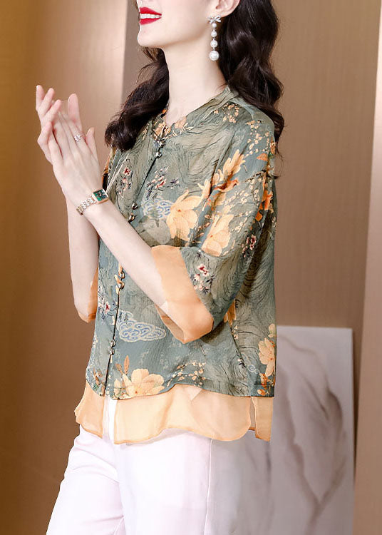 Classic Vintage Top with a Flattering Fit