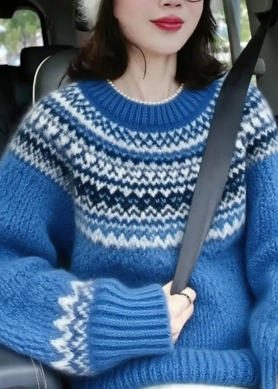 Well Tailored Sweater with a Graceful Silhouette