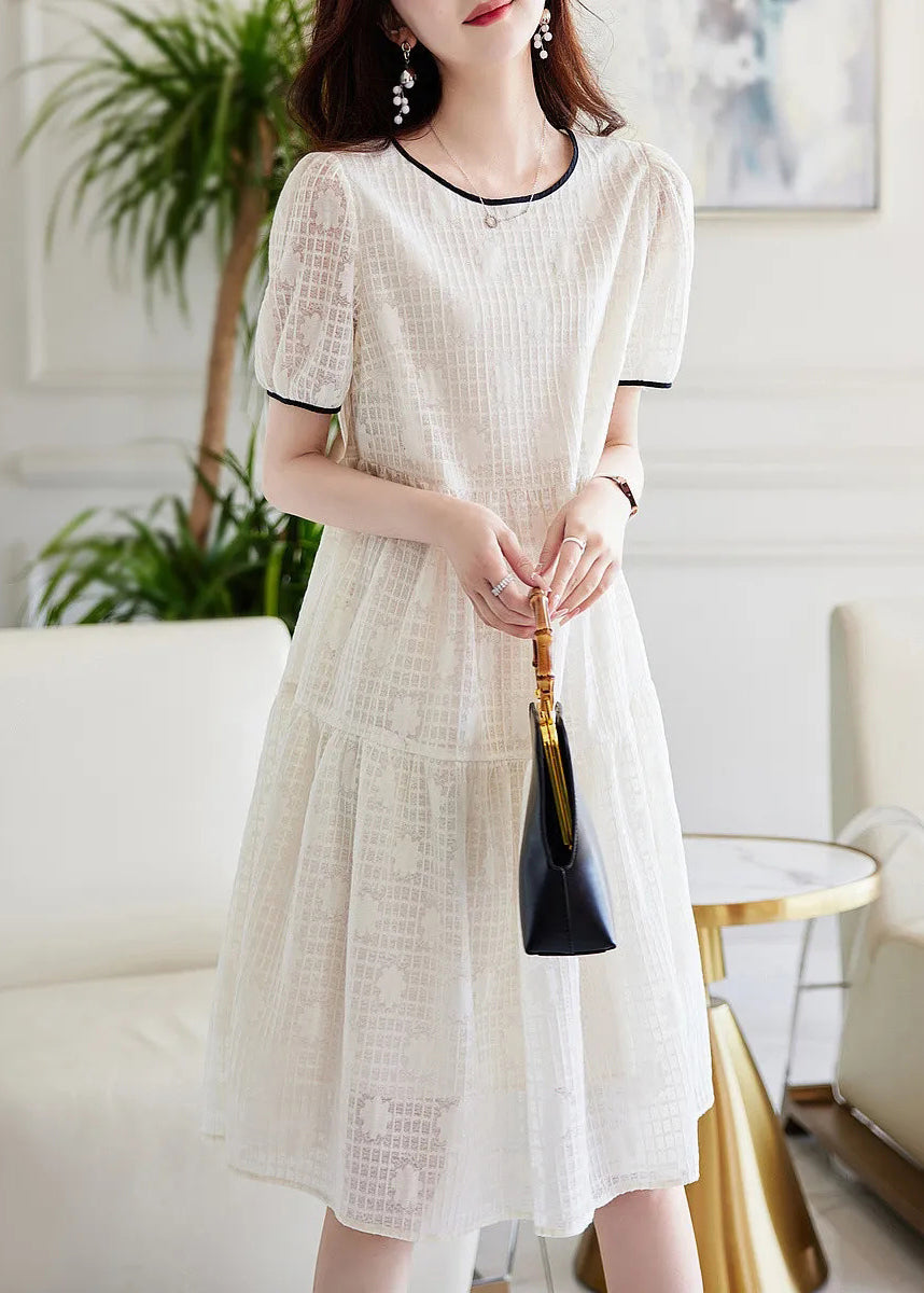 Effortlessly Elegant Dress with a Timeless Design
