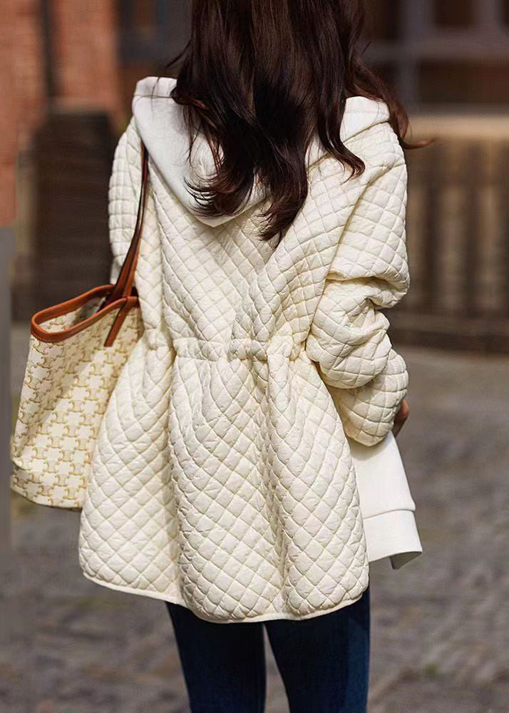 Well Tailored Coat with a Graceful Silhouette