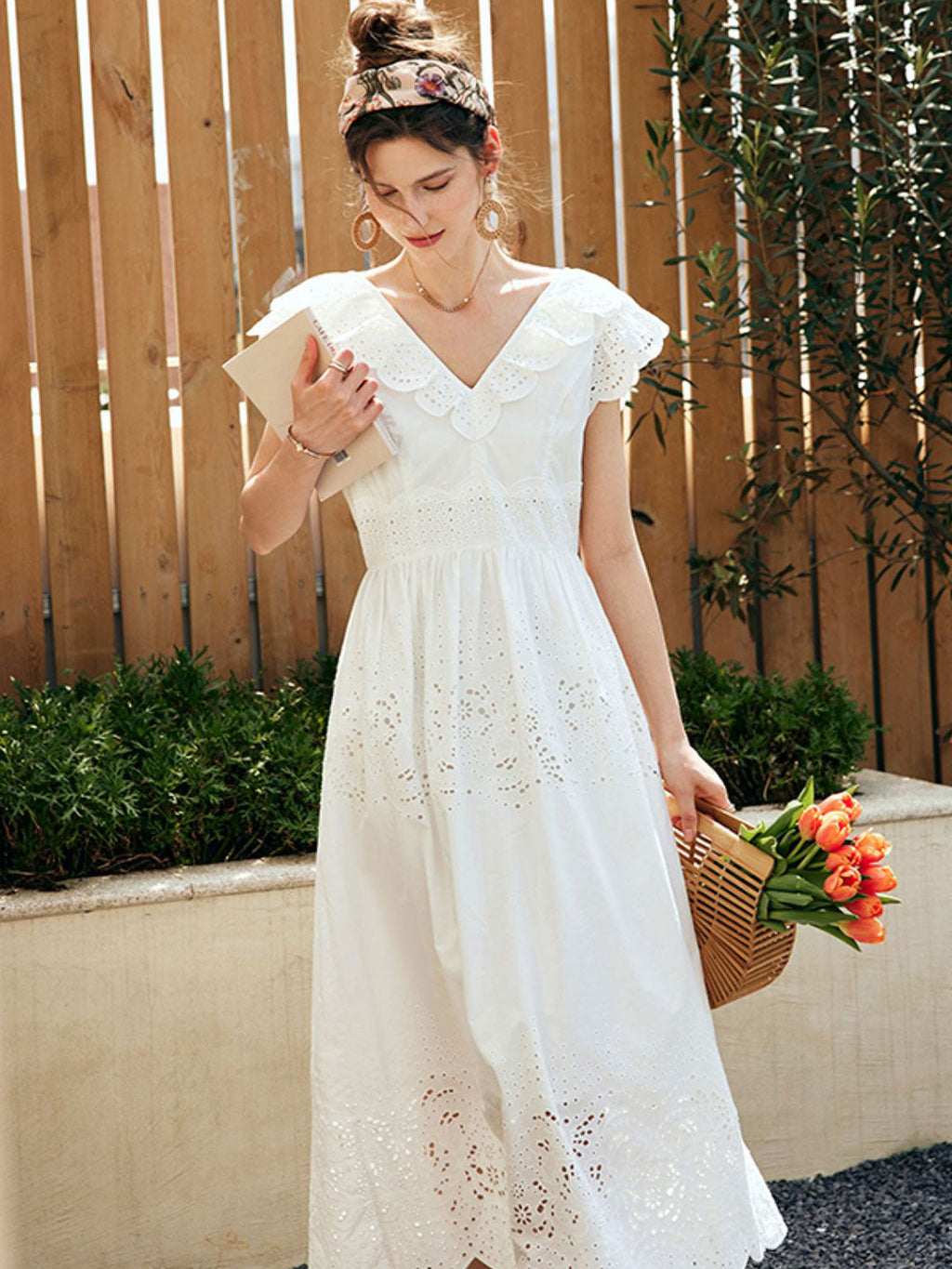 Effortlessly Elegant Dress with a Timeless Design