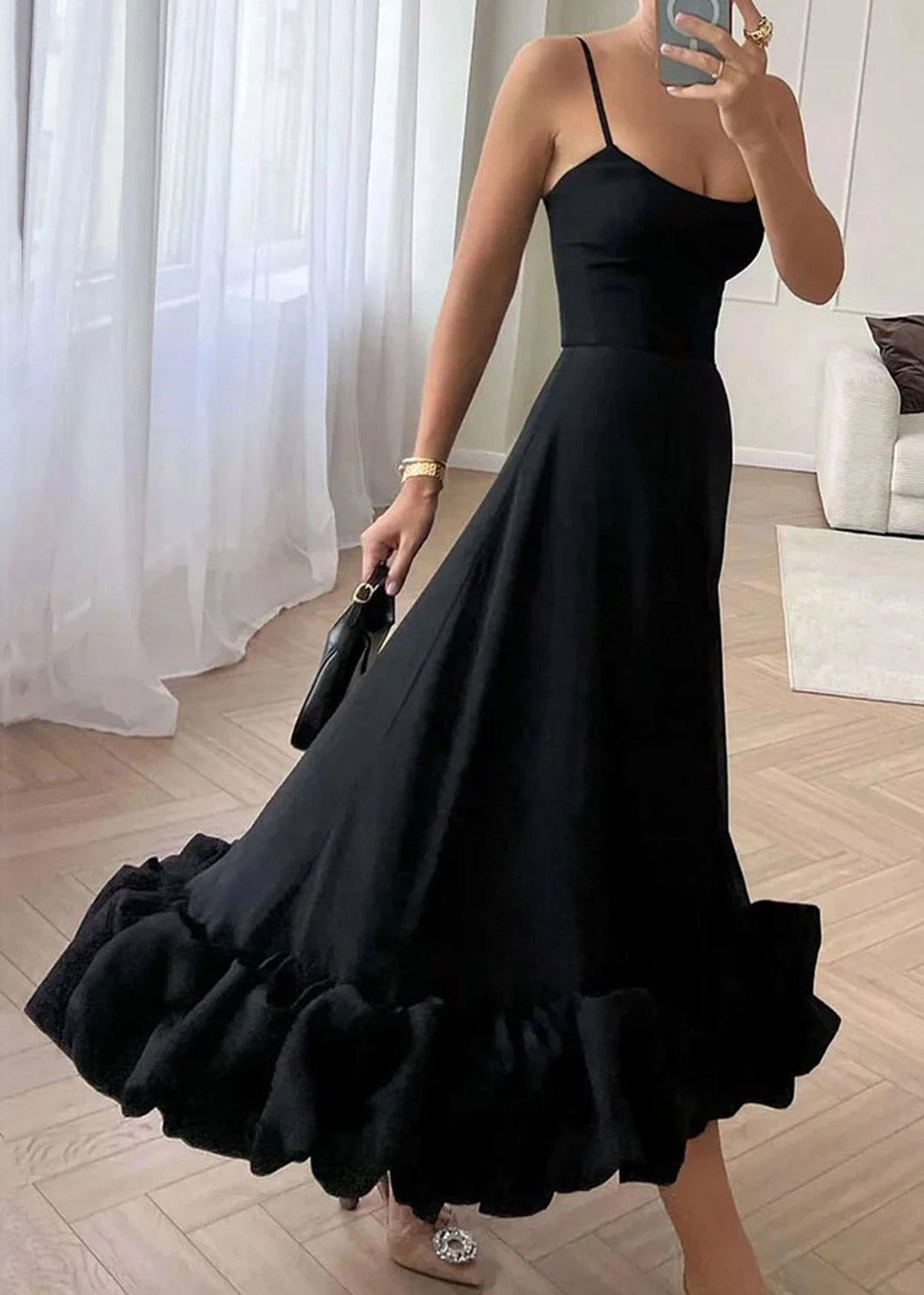 Beautifully Finished Dress in a Timeless Design