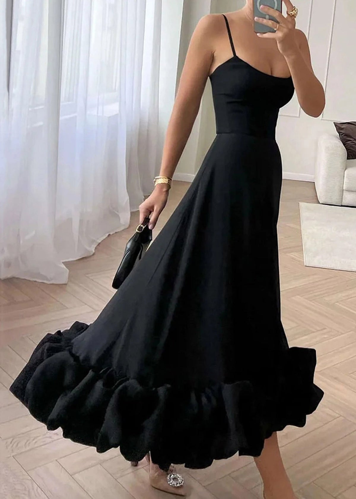 Beautifully Finished Dress in a Timeless Design
