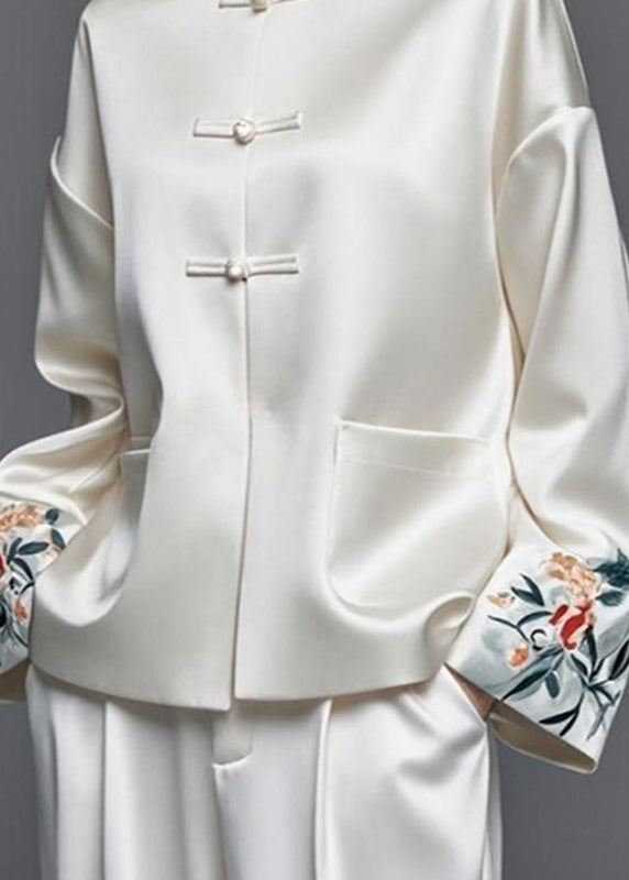 Well Tailored Coat with a Graceful Silhouette