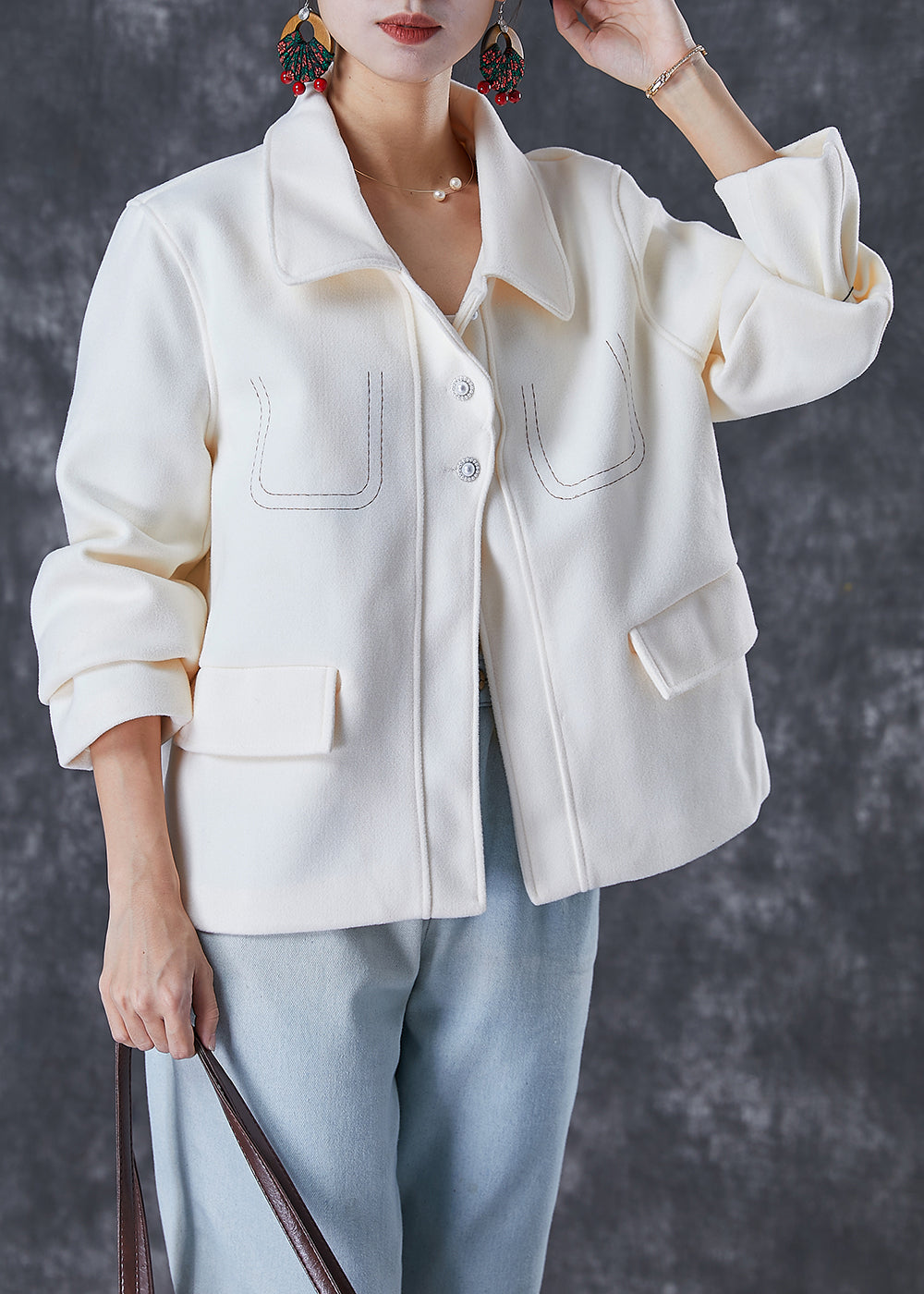 Well Tailored Coat with a Graceful Silhouette