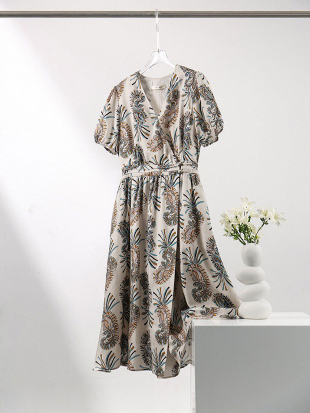 Well Tailored Dress with a Graceful Silhouette