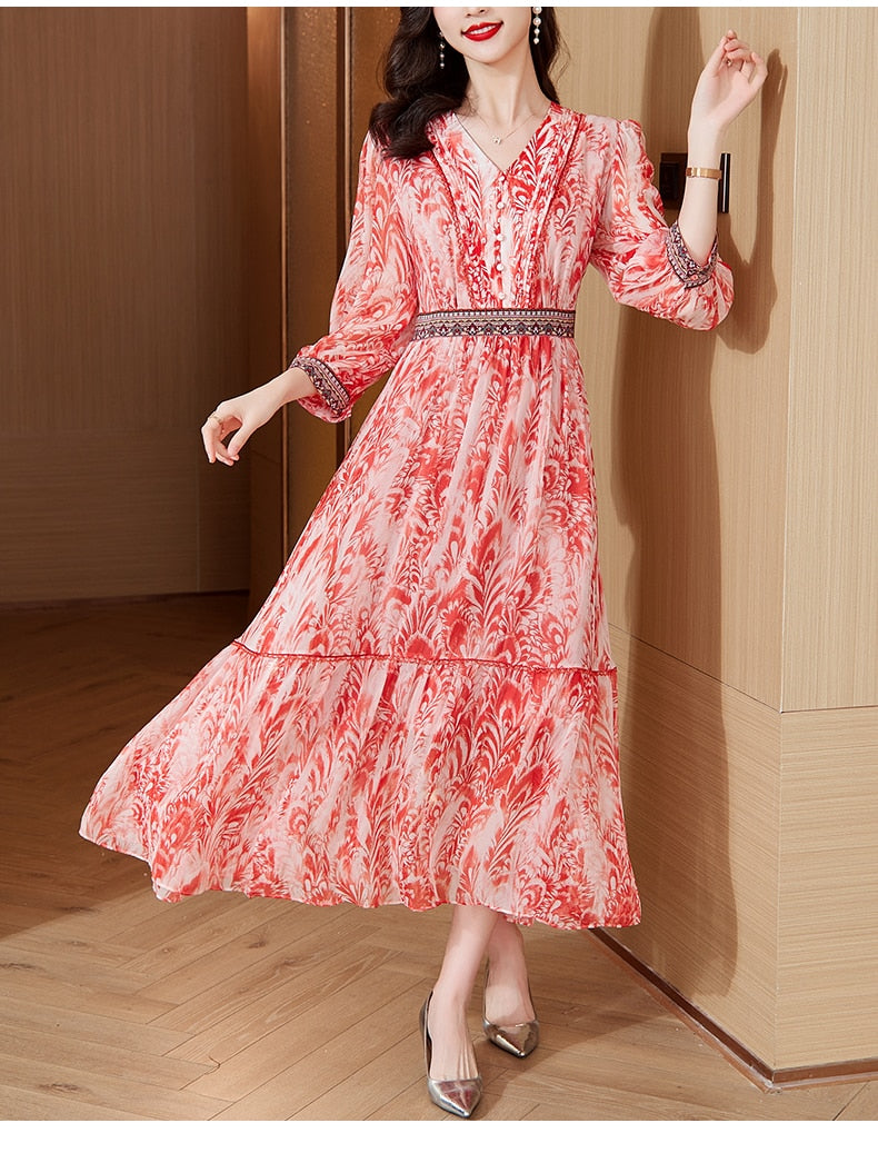 Beautifully Finished Dress in a Timeless Design