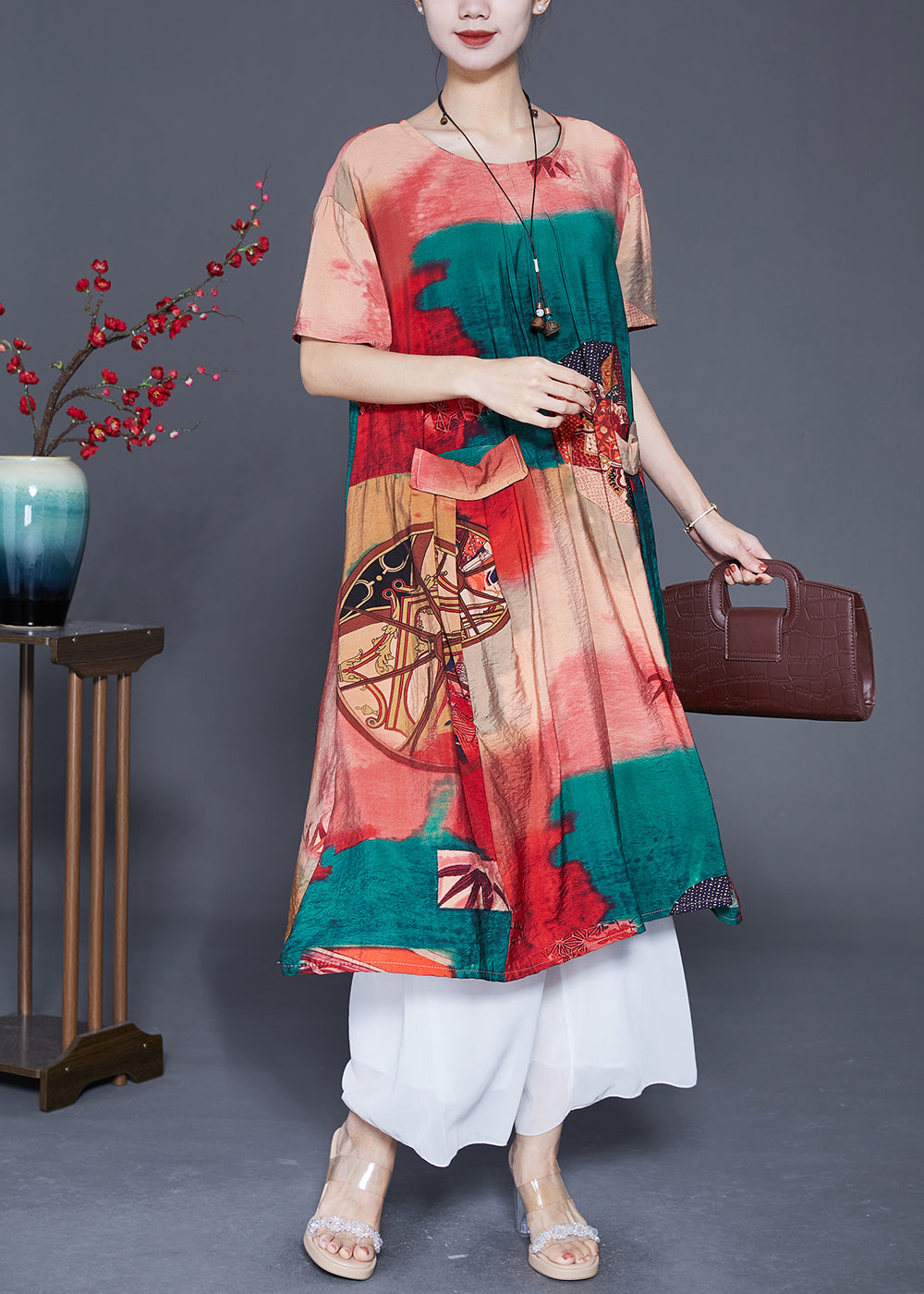 Beautifully Finished Dress in a Timeless Design