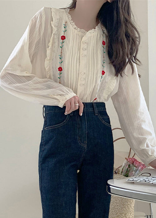 Beautifully Crafted Blouse in a Classic Style