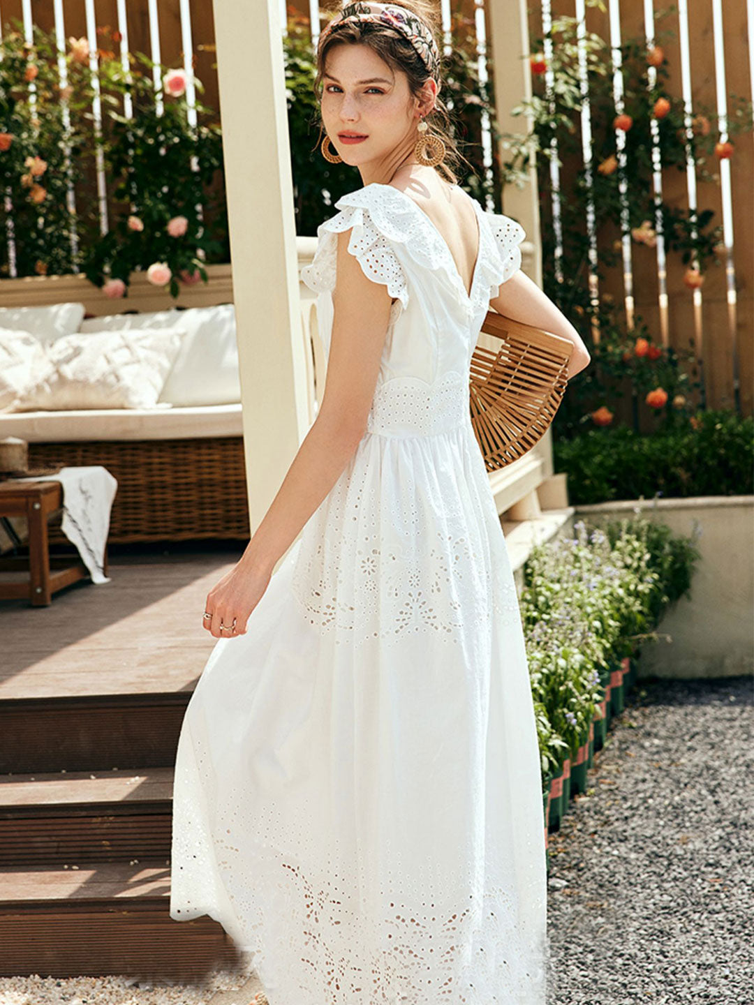 Effortlessly Elegant Dress with a Timeless Design