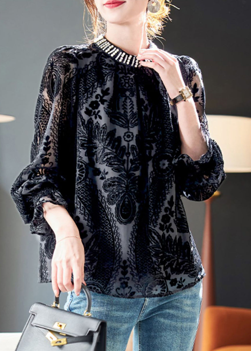 Well Tailored Top with a Graceful Silhouette