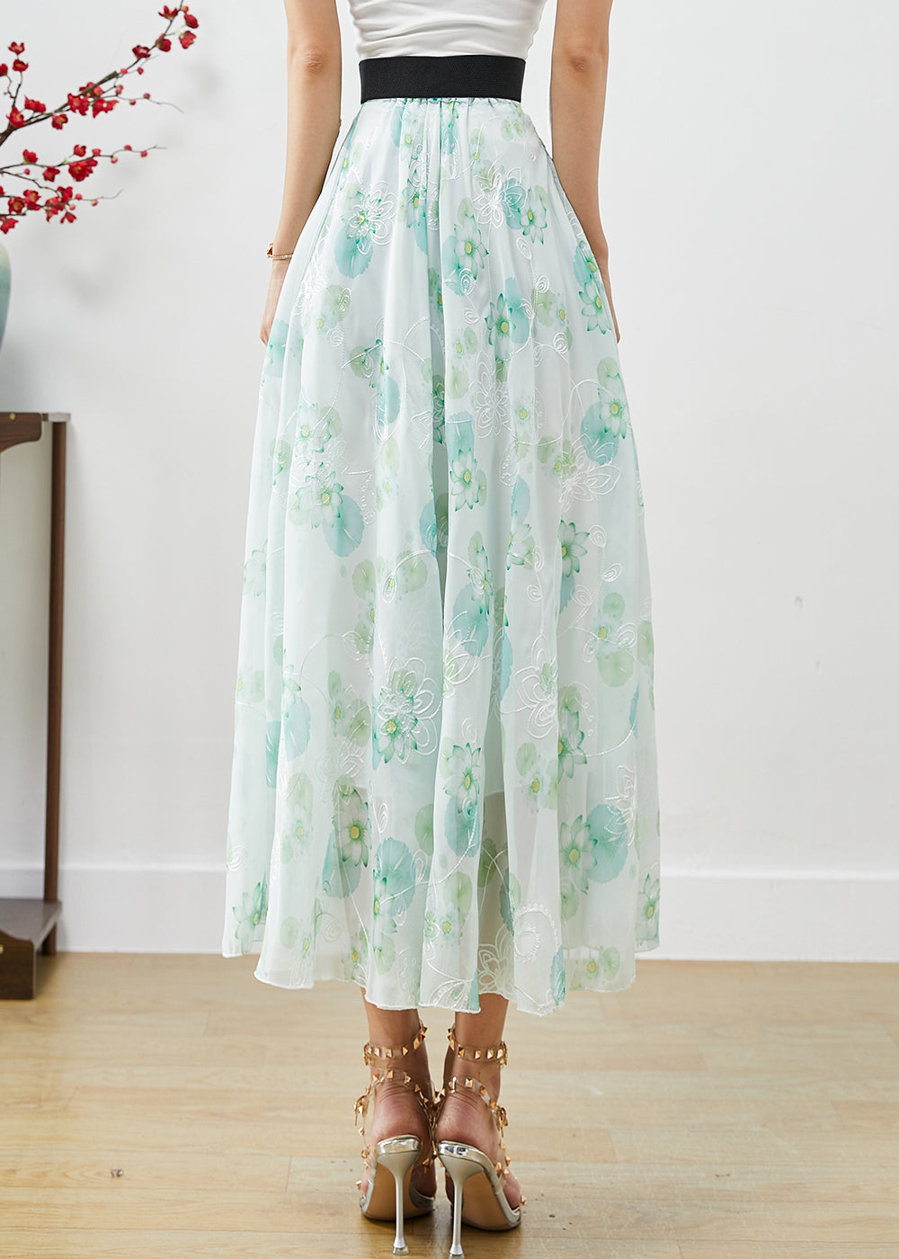 Well Tailored Garment with a Graceful Silhouette
